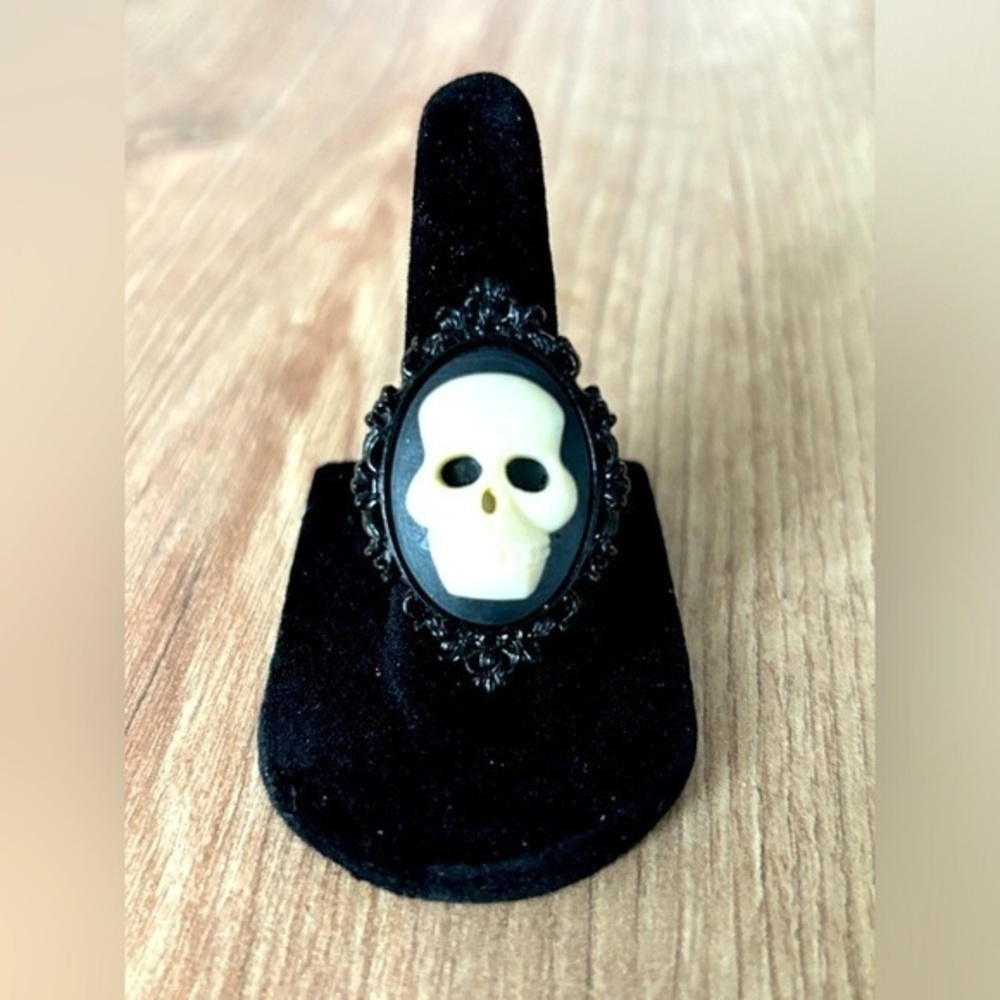 Black and White Skull Cameo Handmade Adjustable Ring, Unworn, NWT